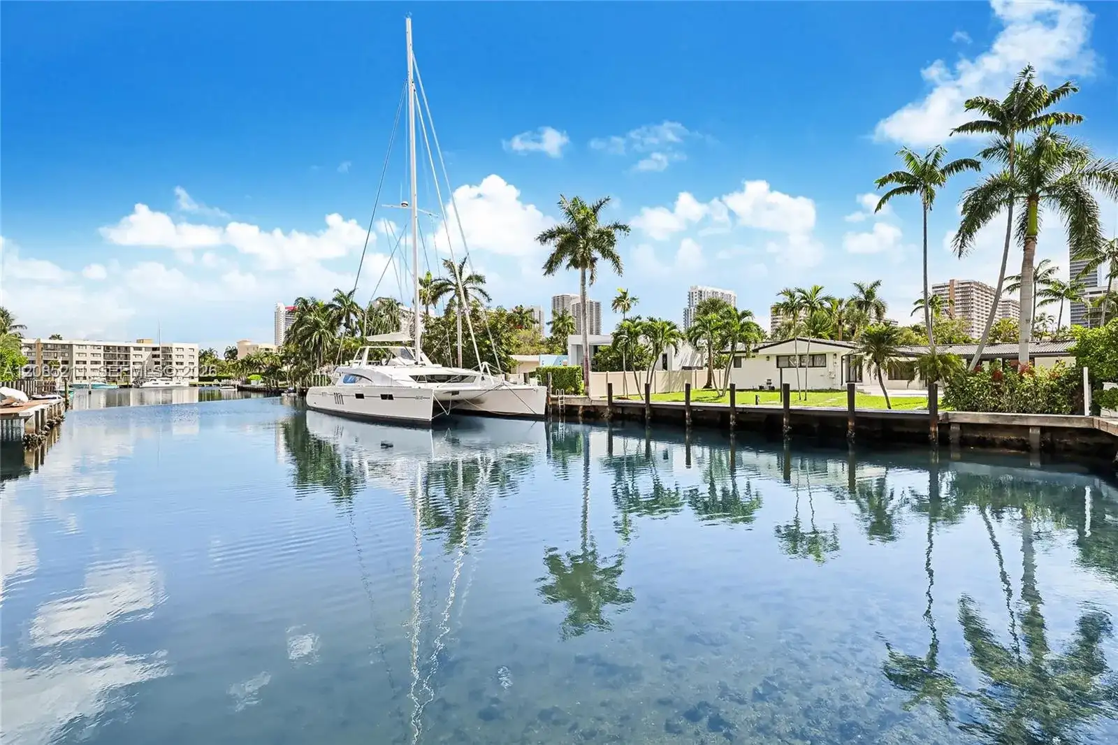 536 Hibiscus Dr, Hallandale Beach FL 33009 photo 2