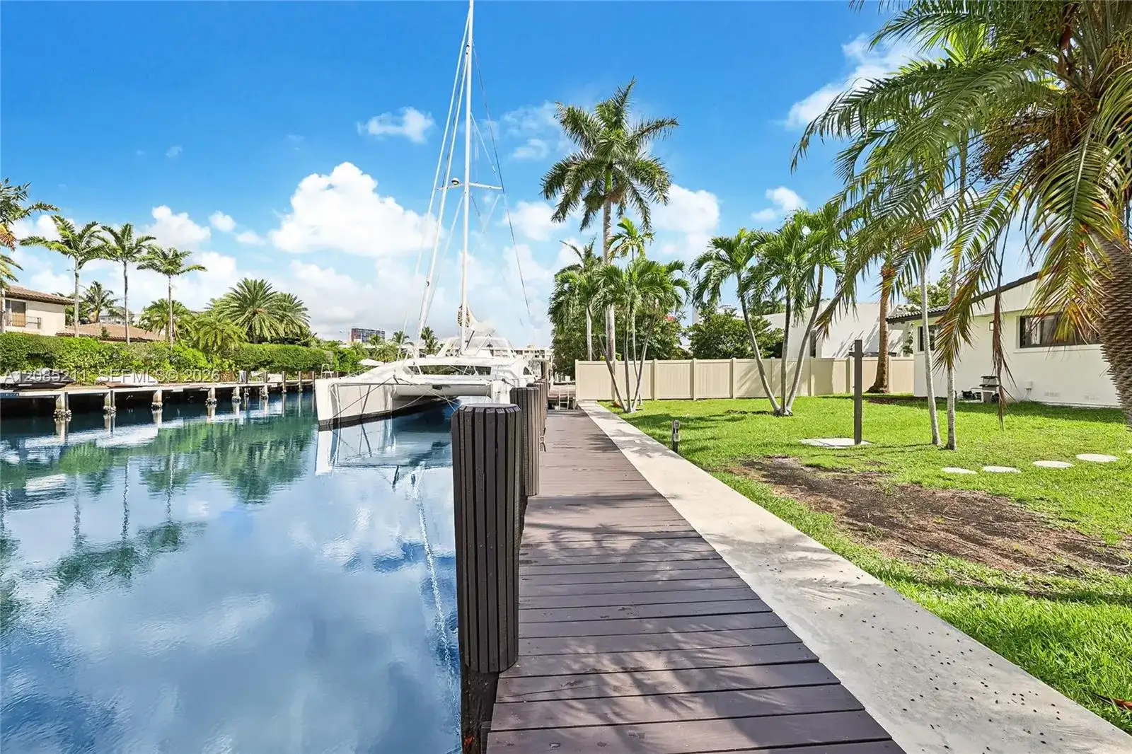 536 Hibiscus Dr, Hallandale Beach FL 33009 photo 3
