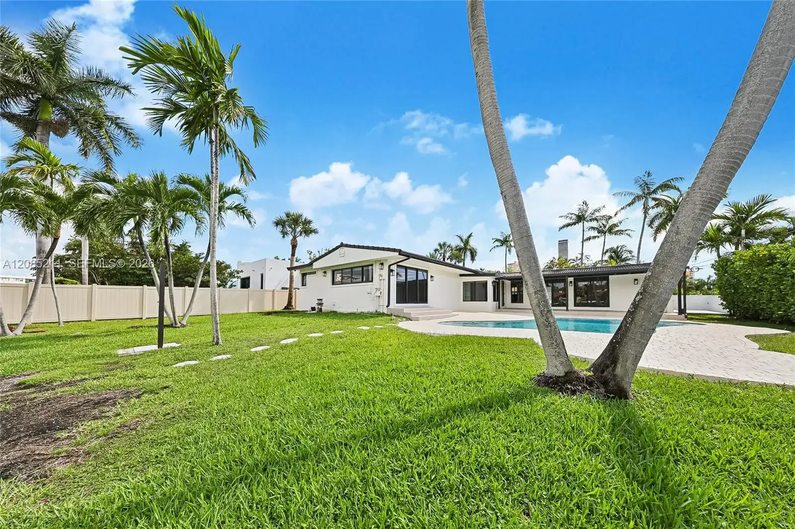 536 Hibiscus Dr, Hallandale Beach FL 33009 photo 4