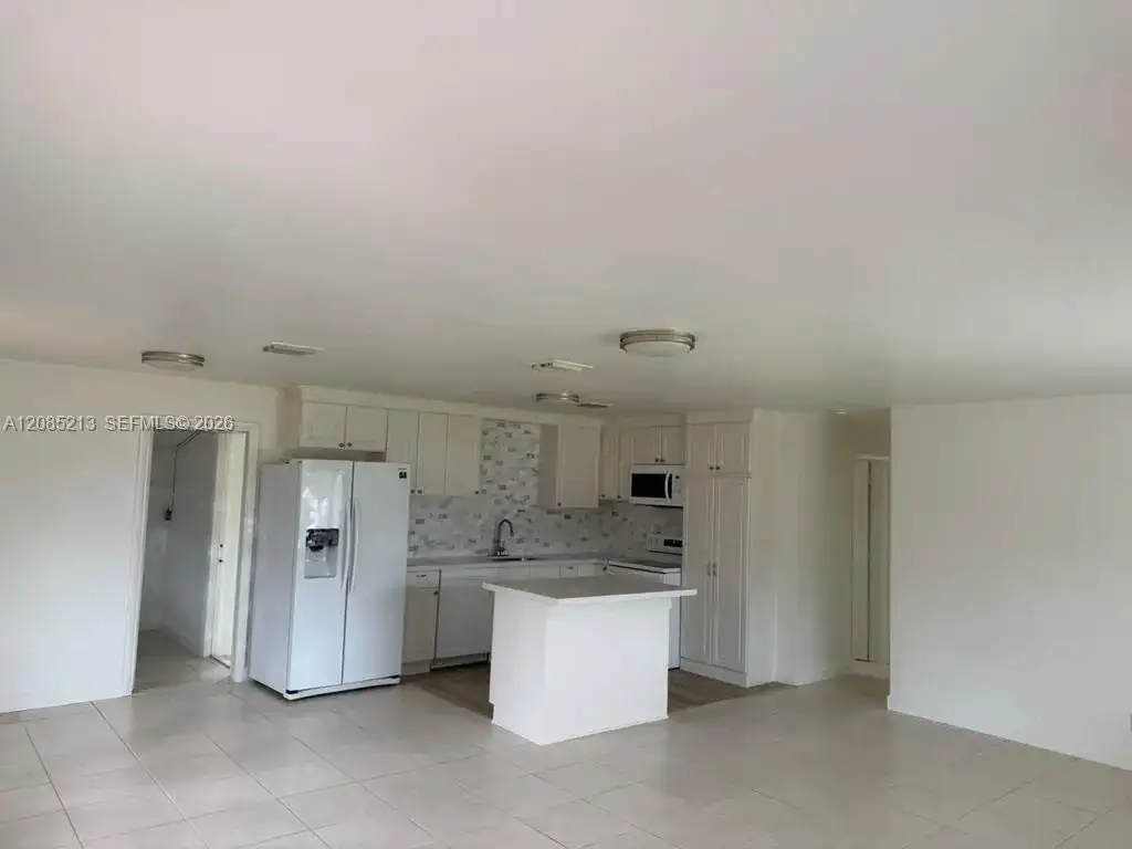 5820 NE 2nd Ave, Oakland Park FL 33334 photo 2
