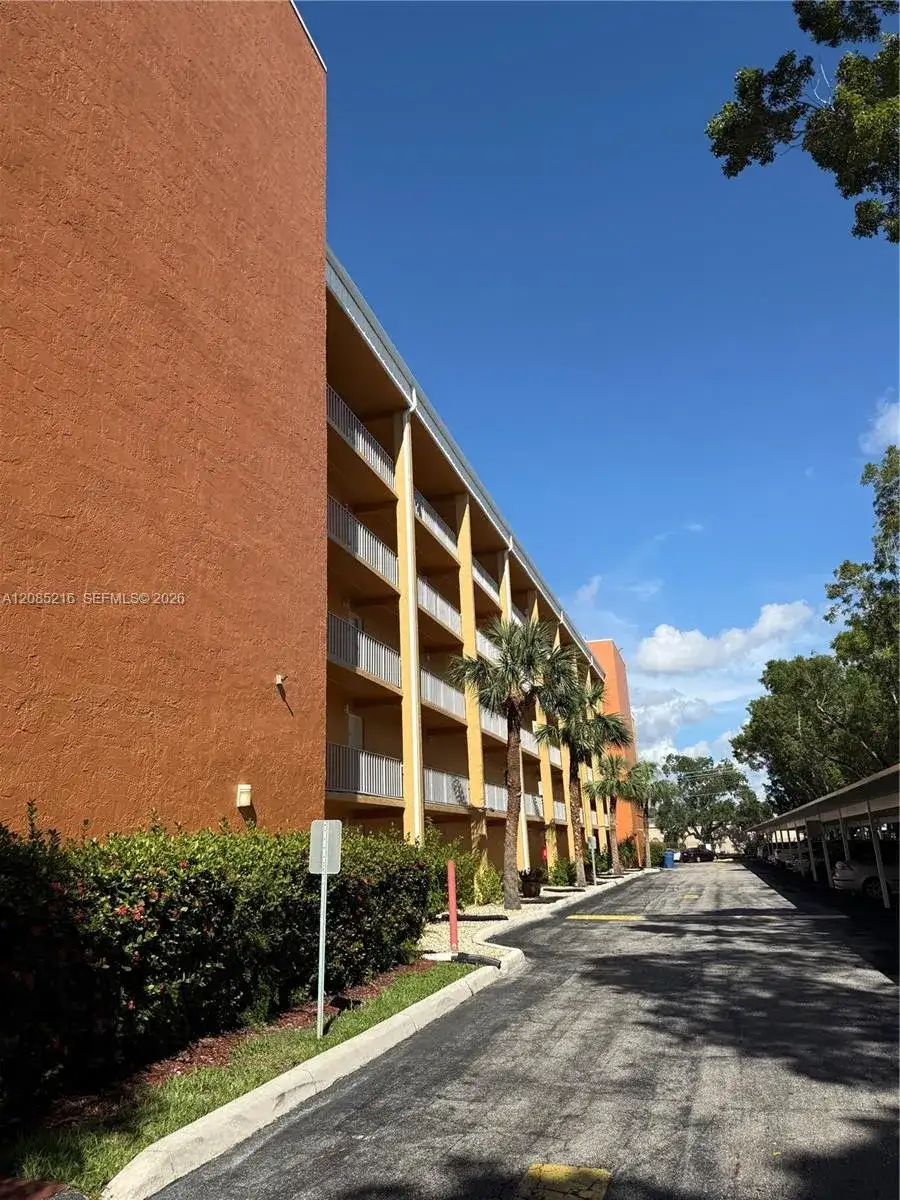 2366 E Mall Dr # 308, Fort Myers FL 33901 photo 3