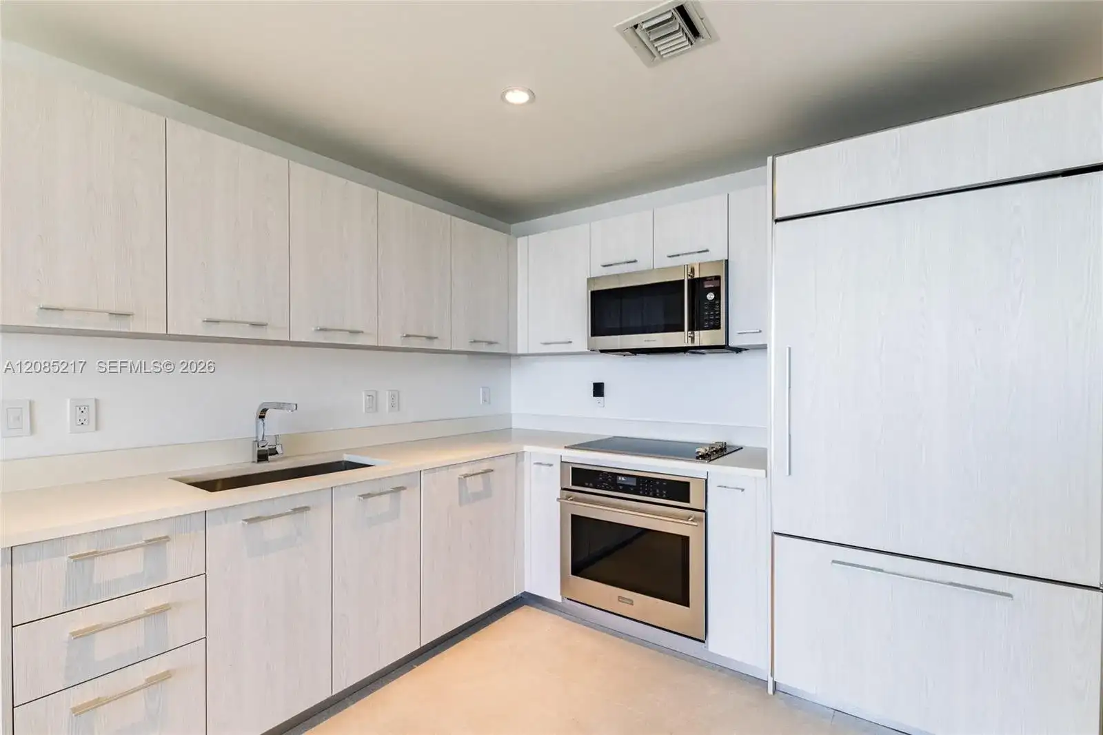 45 SW 9th St # 3302, Miami FL 33130 photo 4
