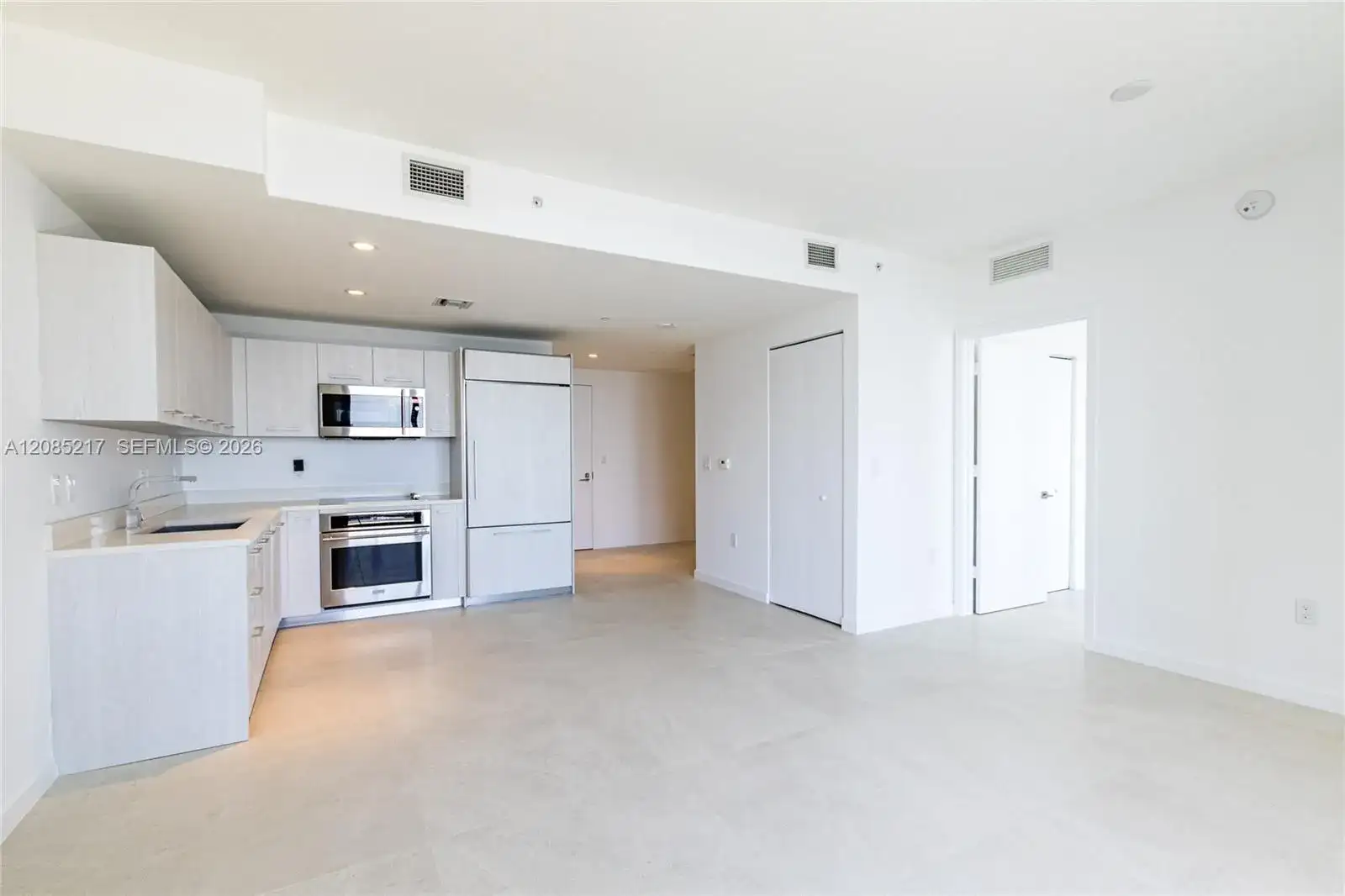 45 SW 9th St # 3302, Miami FL 33130 photo 5