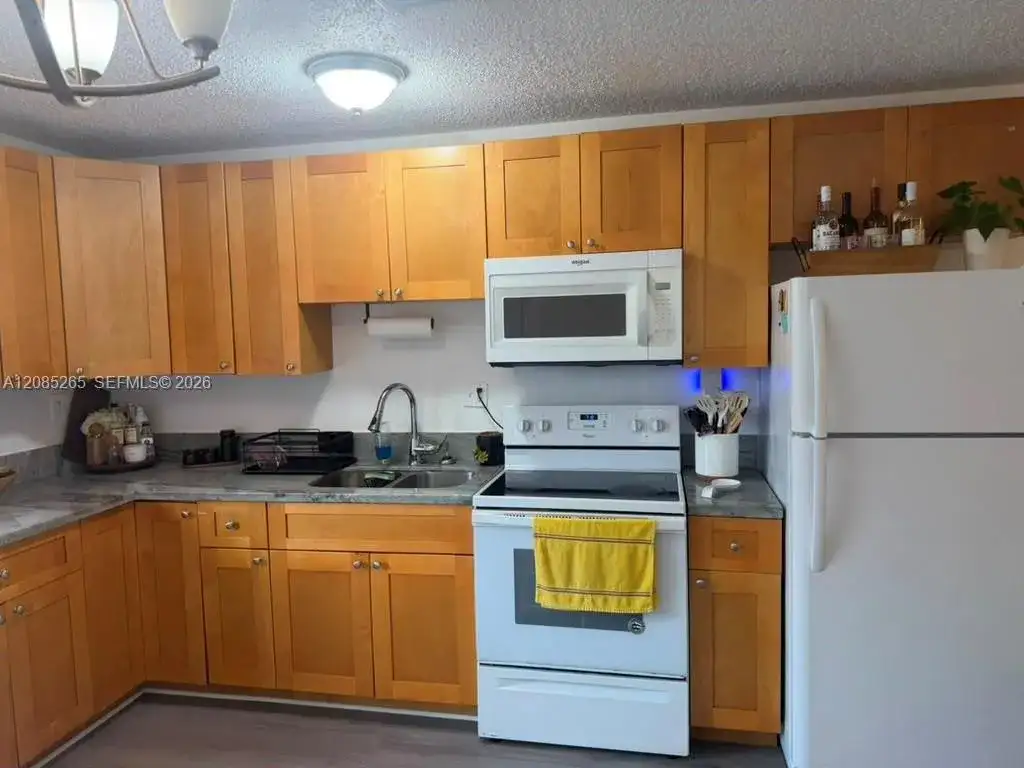 42 W 7th St # 202, Hialeah FL 33010 photo 2