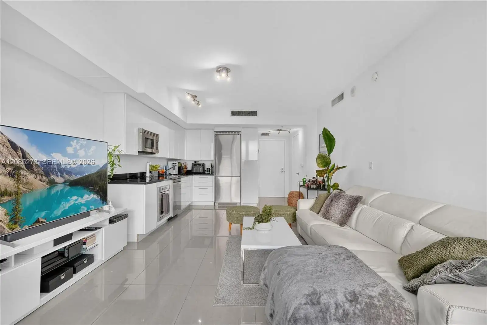 92 SW 3rd St # 4407, Miami FL 33130 photo 4
