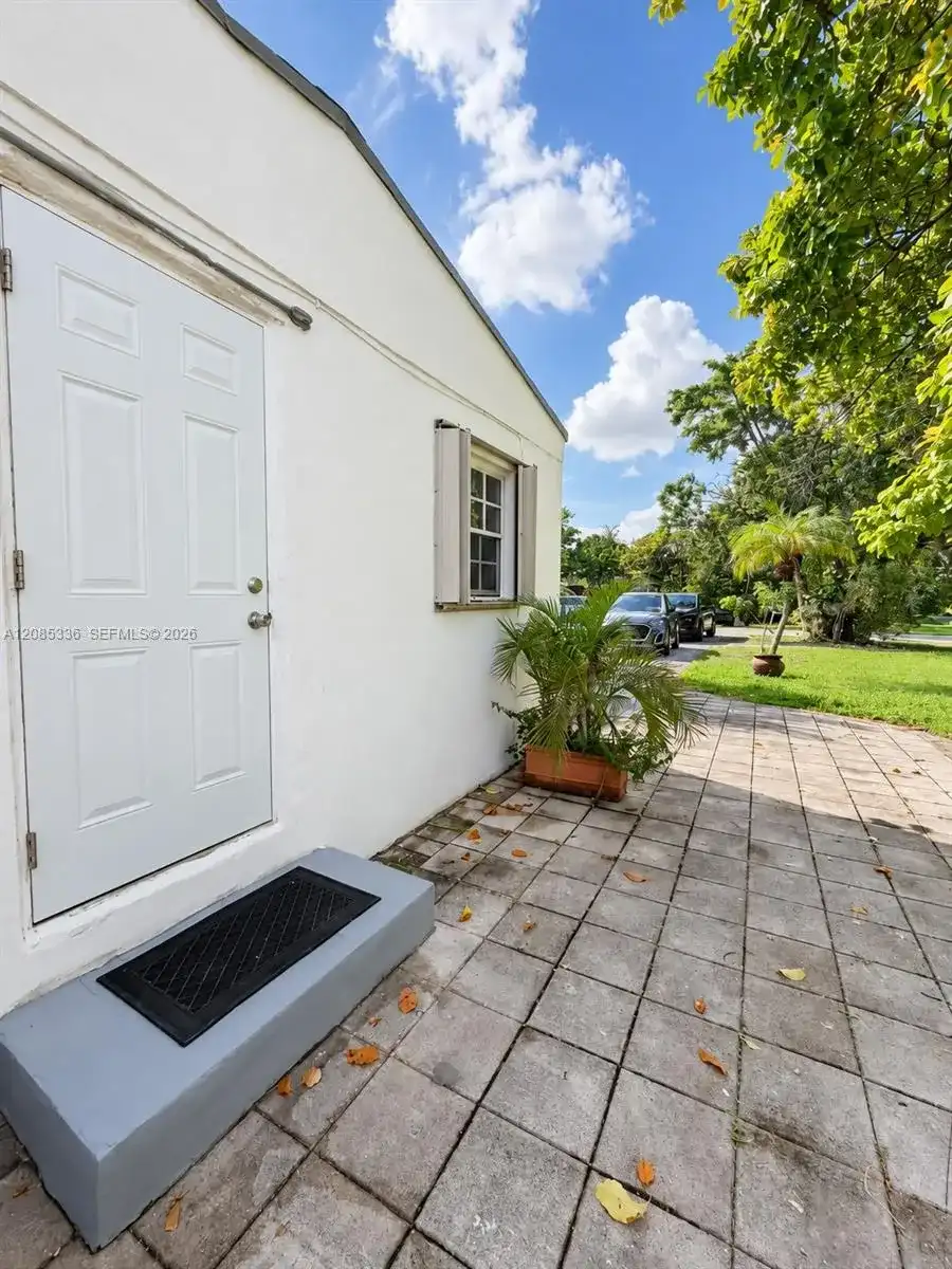 6765 SW 34th St # 1, Miami FL 33155