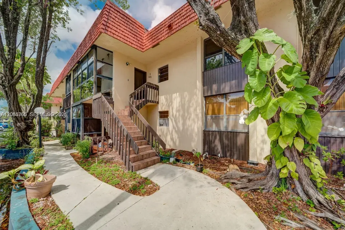 780 NE 199th St # 206E, North Miami Beach FL 33179