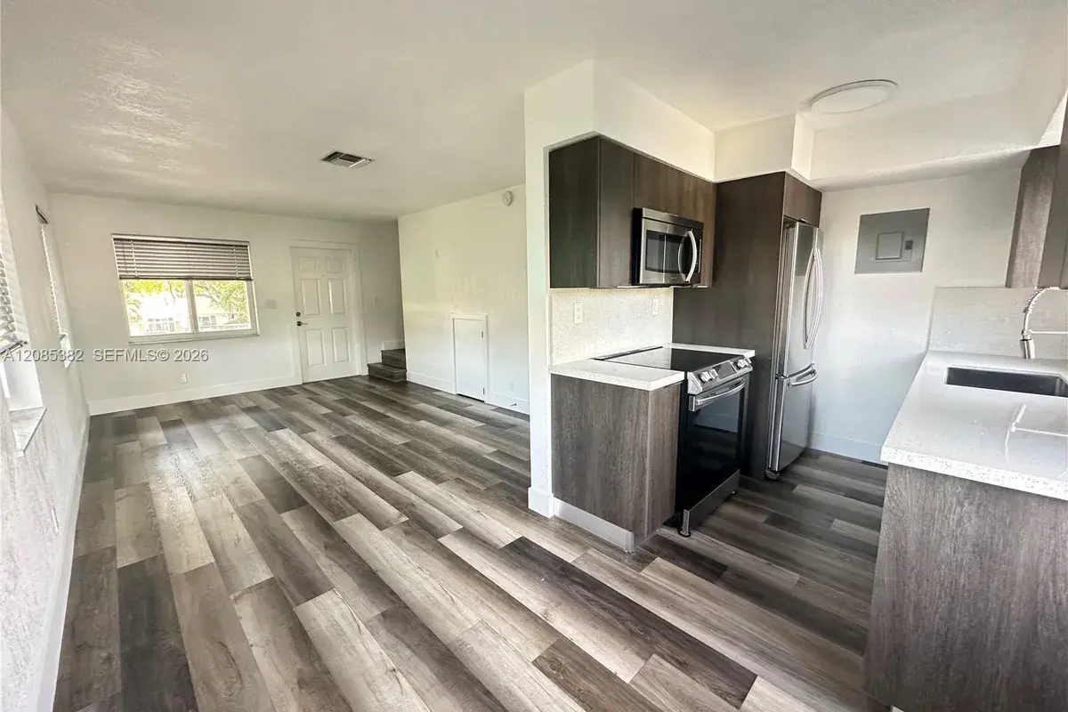 913 NE 17th St # 9, Fort Lauderdale FL 33305