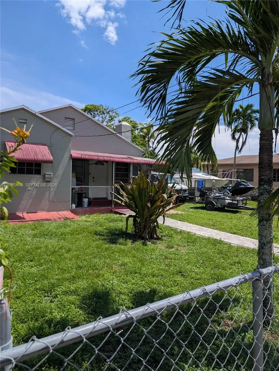 11339 Peachtree Dr, Miami FL 33161 photo 2