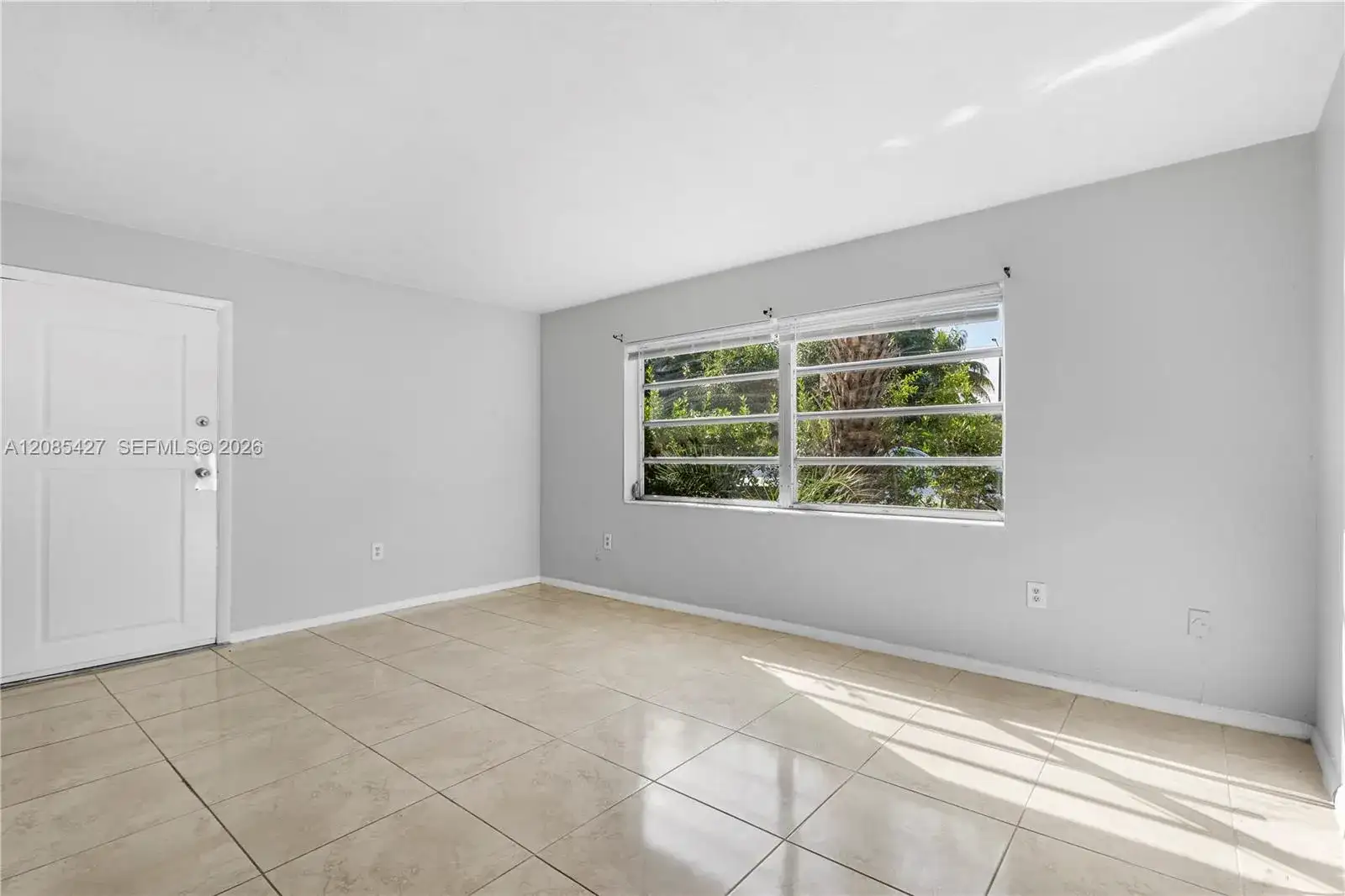 2040 NE 170th St # 10, North Miami Beach FL 33162 photo 2