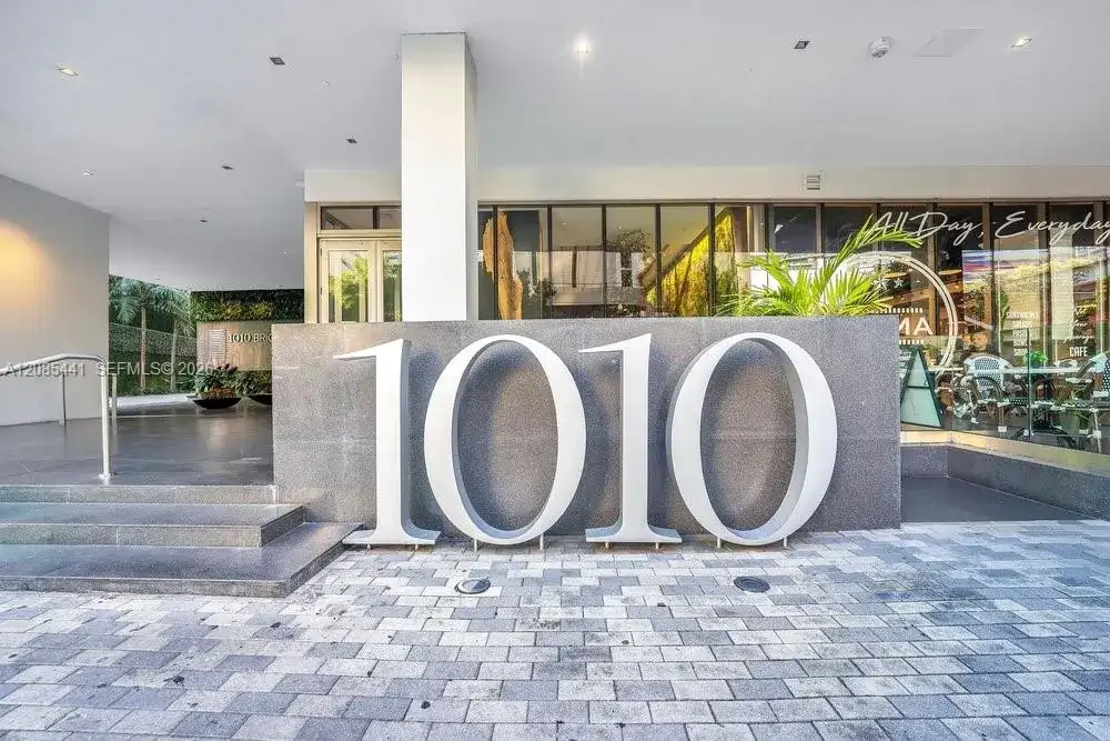 1010 Brickell Ave # 1810, Miami FL 33131 photo 2