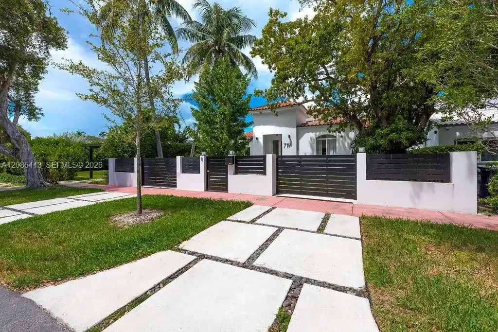 719 W 51st St, Miami Beach FL 33140