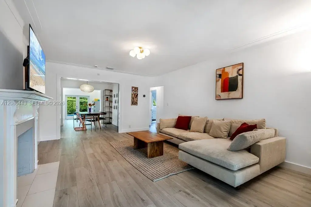 719 W 51st St, Miami Beach FL 33140