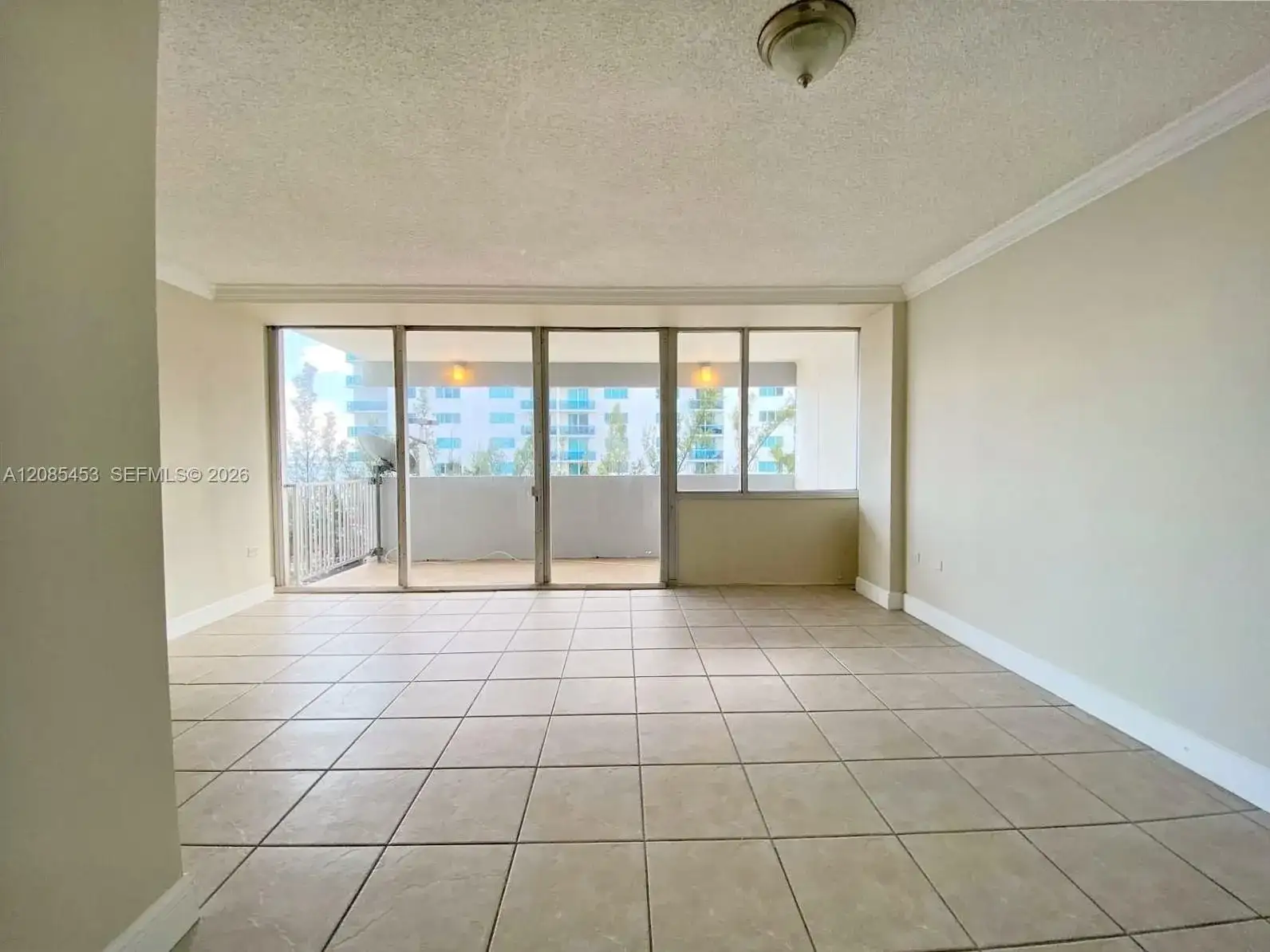 7545 E Treasure Dr # 3I, North Bay Village FL 33141 photo 4
