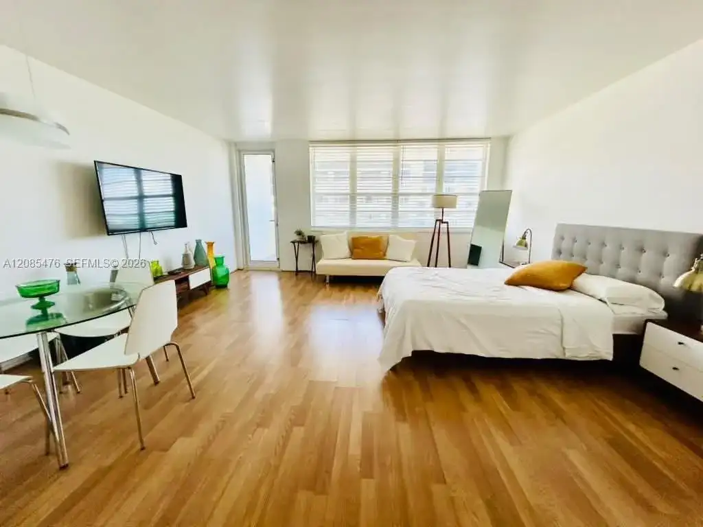 100 Lincoln Rd # 829, Miami Beach FL 33139 photo 2