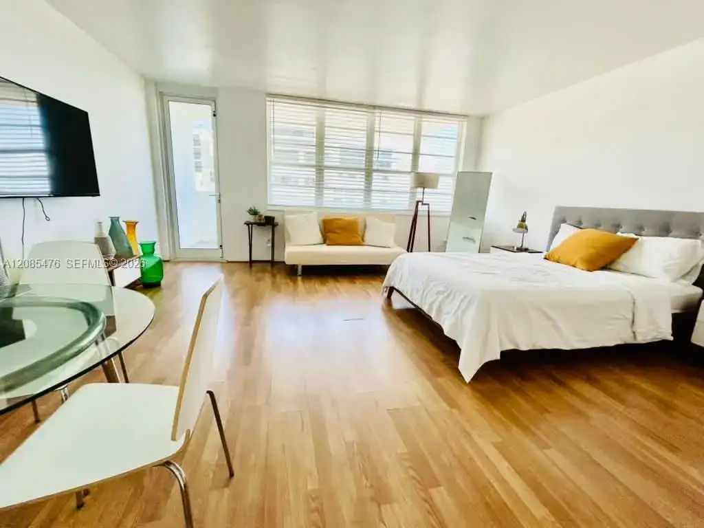 100 Lincoln Rd # 829, Miami Beach FL 33139 photo 3