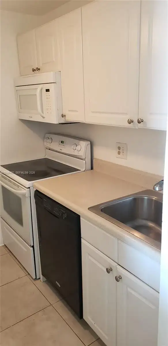 467 Golden Isles Dr # 306, Hallandale Beach FL 33009 photo 4