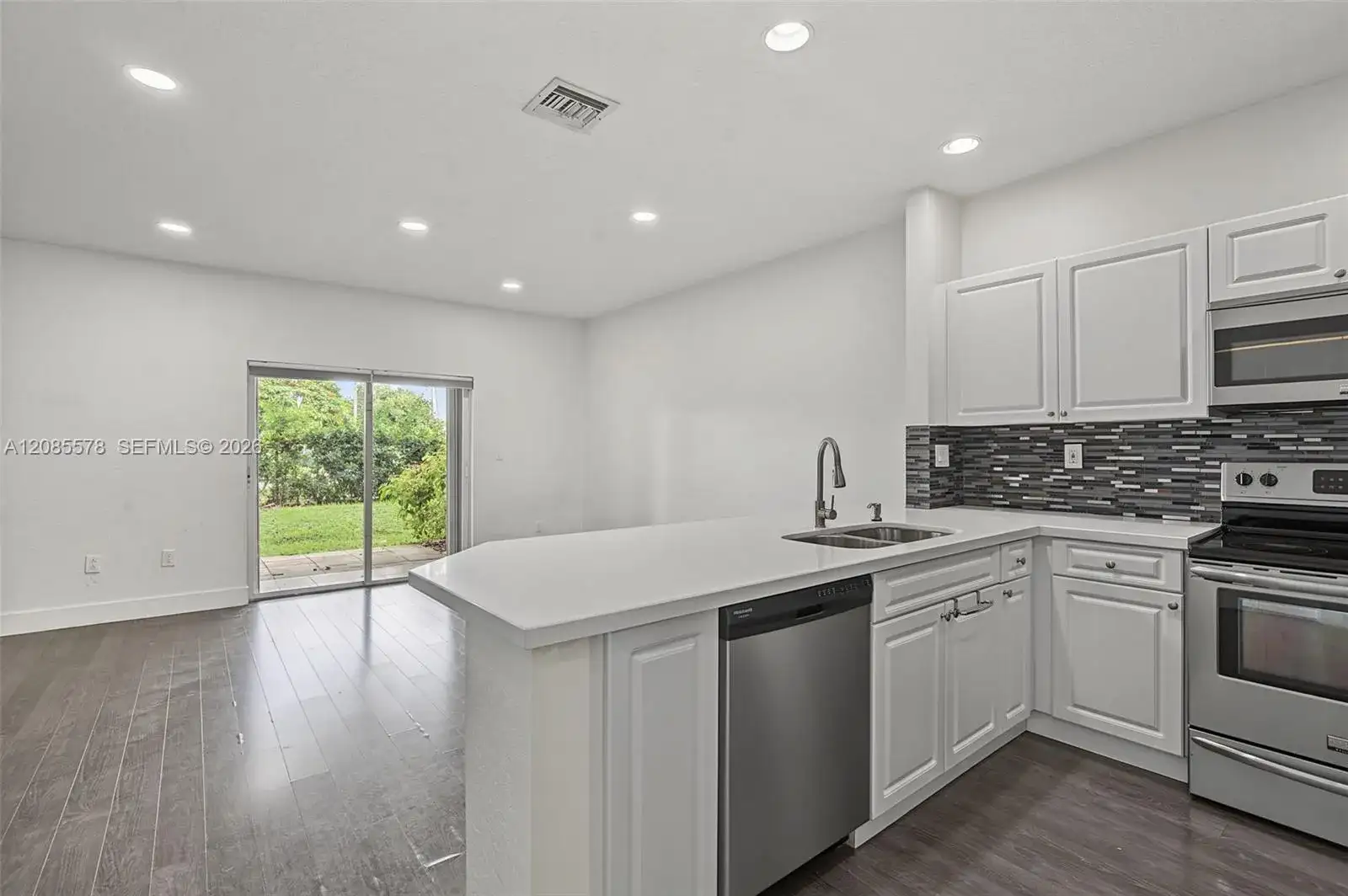 5779 NW 116th Ave # 104, Doral FL 33178 photo 2