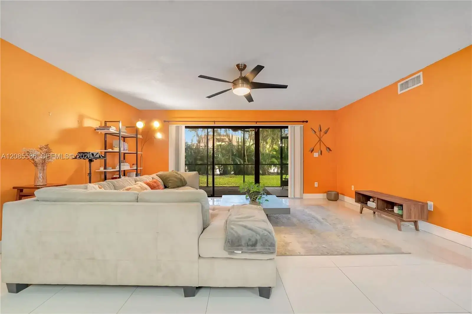 601 Ives Dairy Rd # 8, Miami FL 33179 photo 4