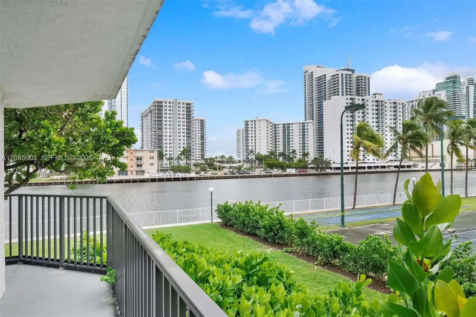 1000 Parkview Dr # 220, Hallandale Beach FL 33009