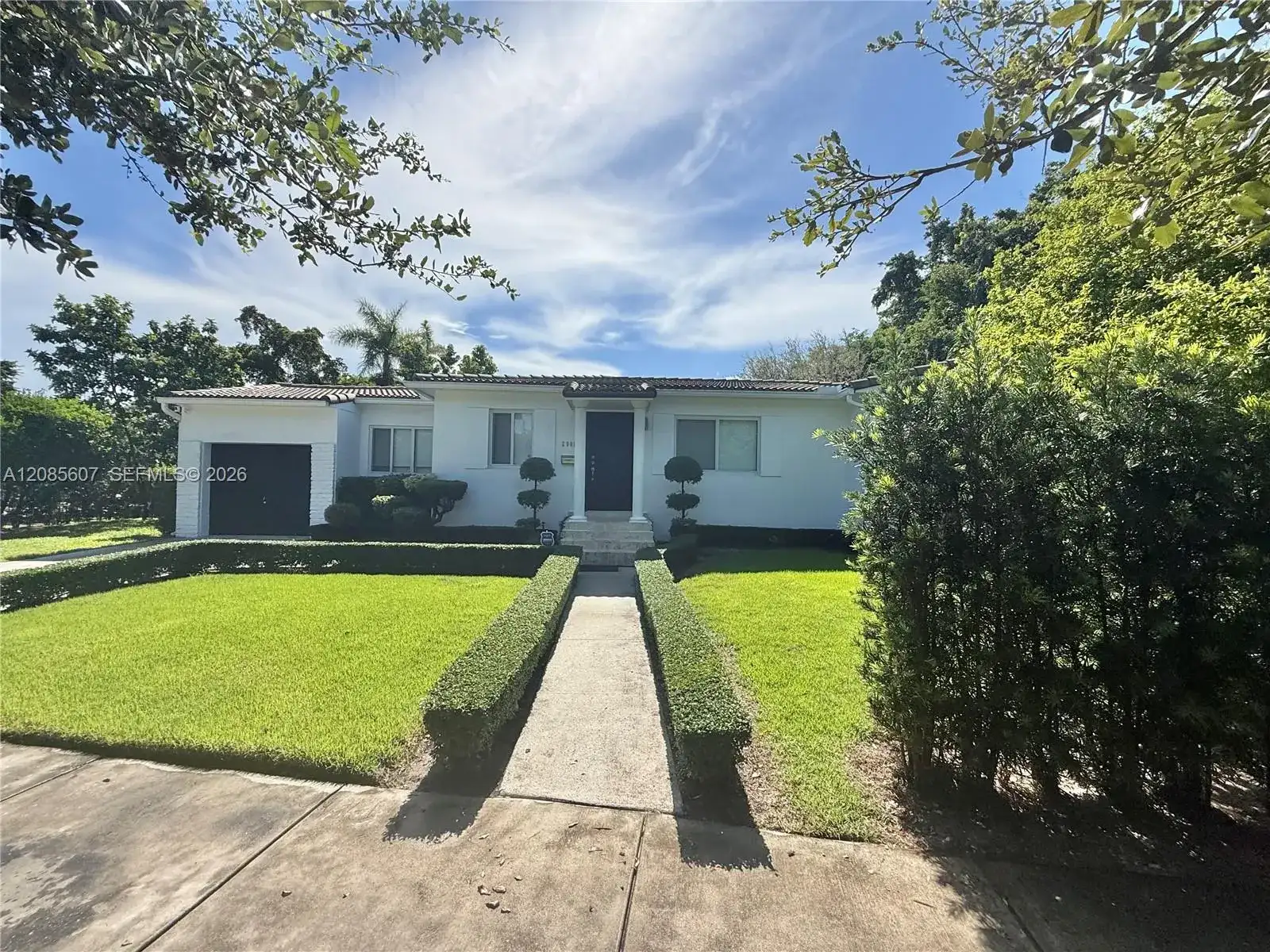 2001 Coral Gate Dr, Miami FL 33145 photo 4