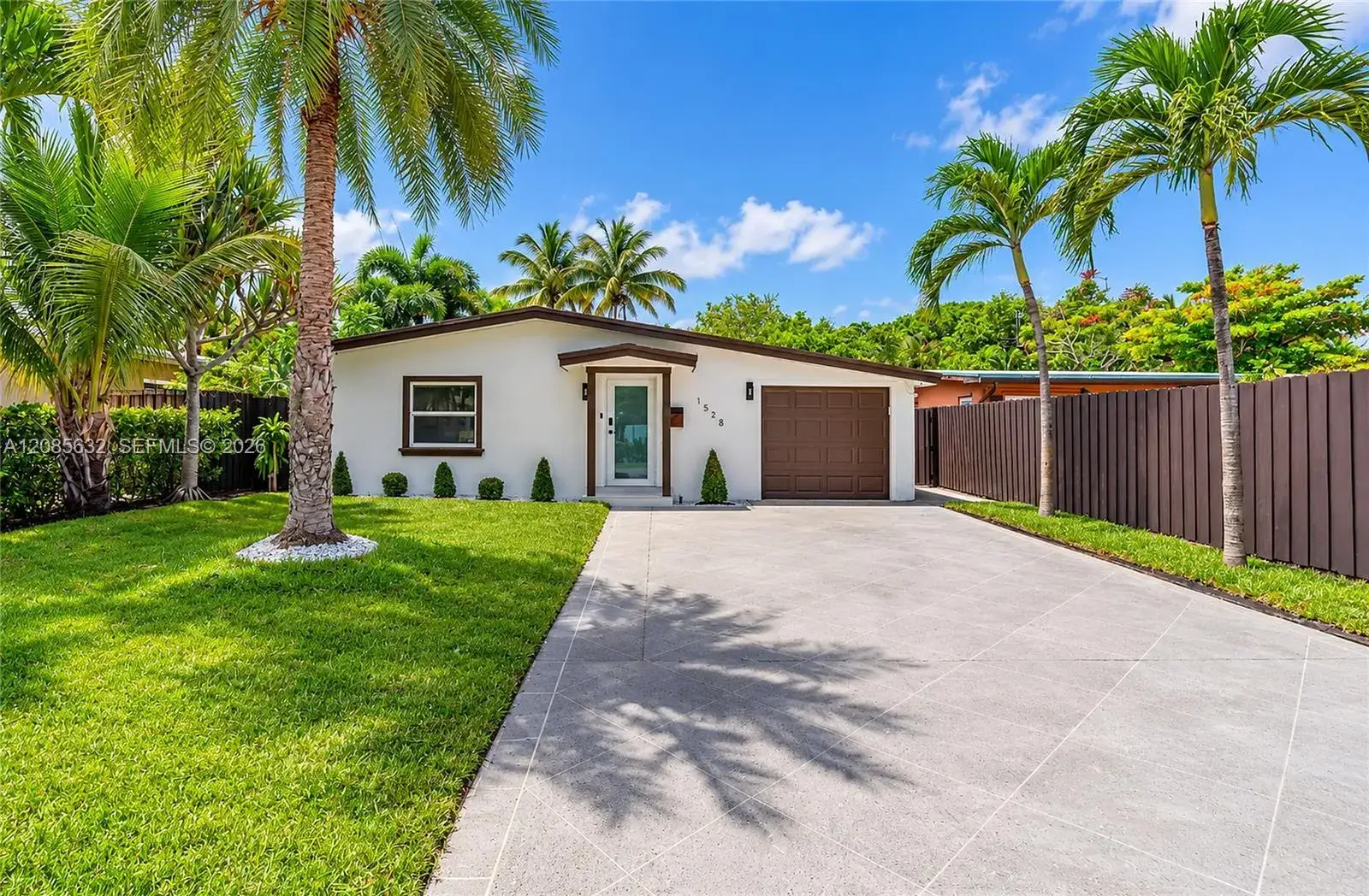1525 NE 18th Ave, Fort Lauderdale FL 33304