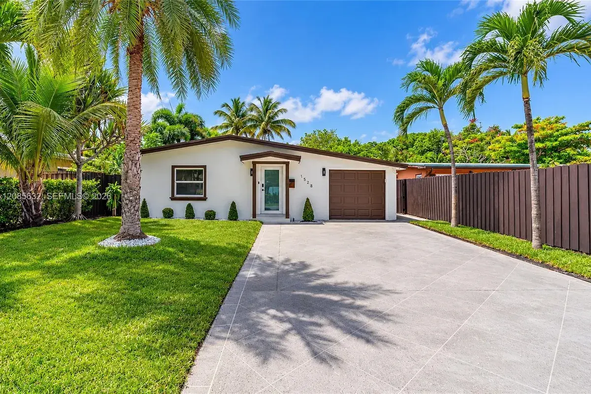 1525 NE 18th Ave, Fort Lauderdale FL 33304