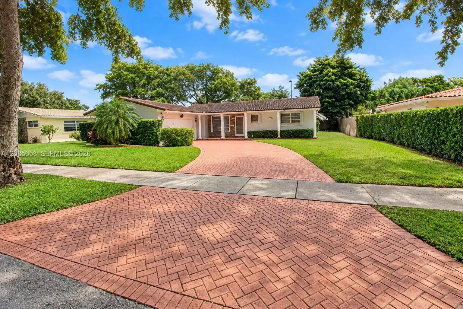 14961 Egan Ln, Miami Lakes FL 33014 photo 3