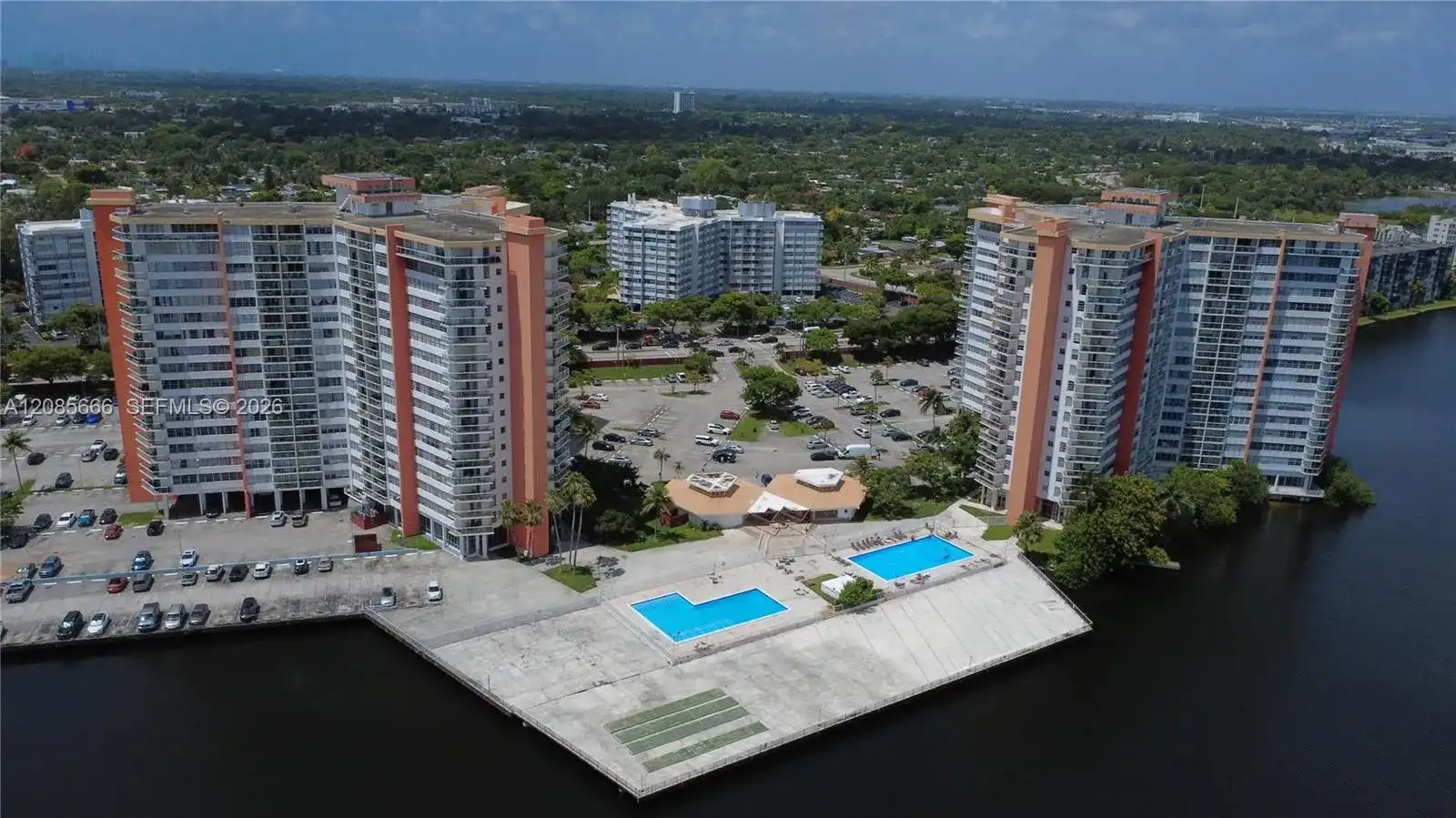 1351 NE Miami Gardens Dr # 422E, Miami FL 33179
