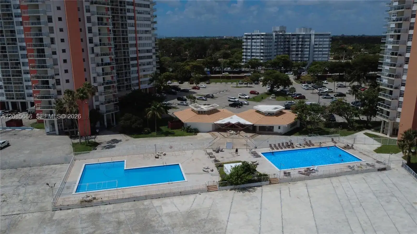 1351 NE Miami Gardens Dr # 422E, Miami FL 33179 photo 3