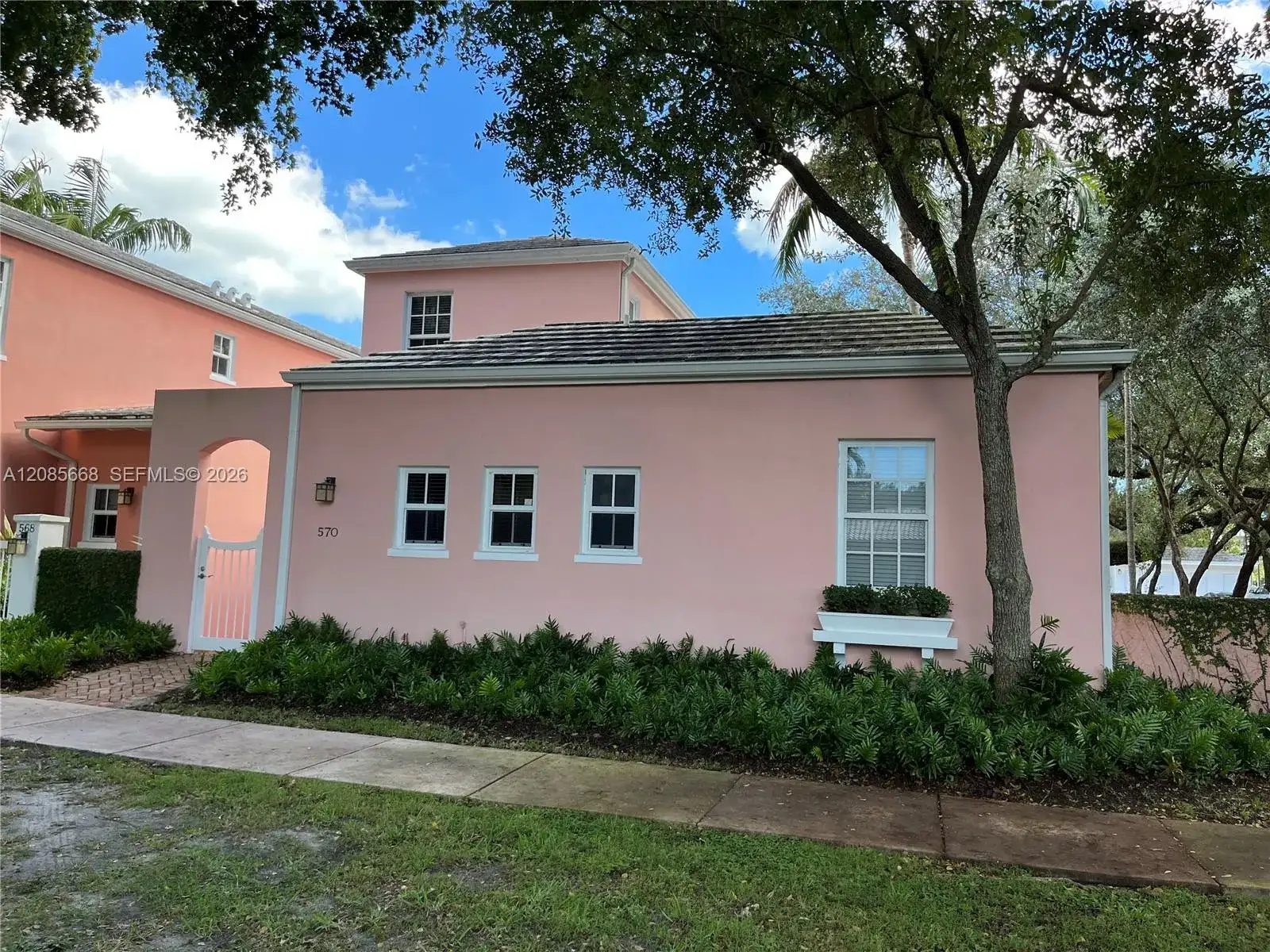 570 Loretto Ave # 10, Coral Gables FL 33146 photo 2