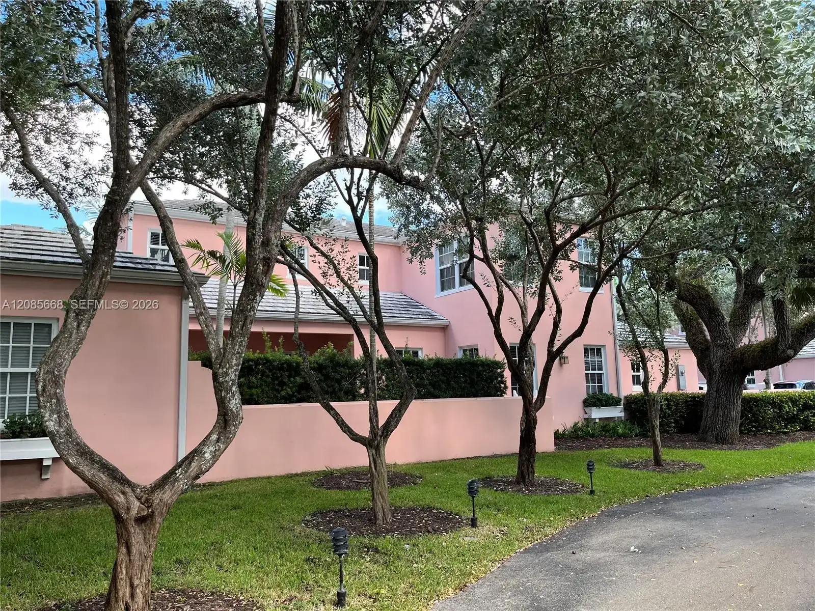 570 Loretto Ave # 10, Coral Gables FL 33146 photo 3