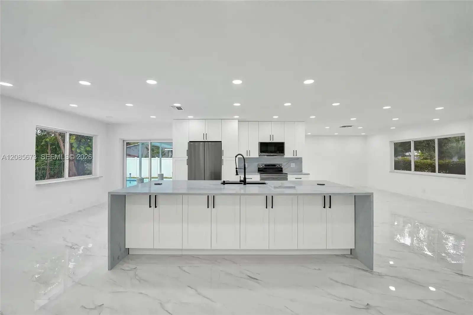 10601 NW 43rd Ct, Coral Springs FL 33065