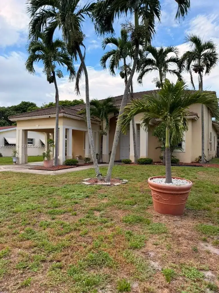 173 SW 3rd Ct, Deerfield Beach FL 33441 photo 2
