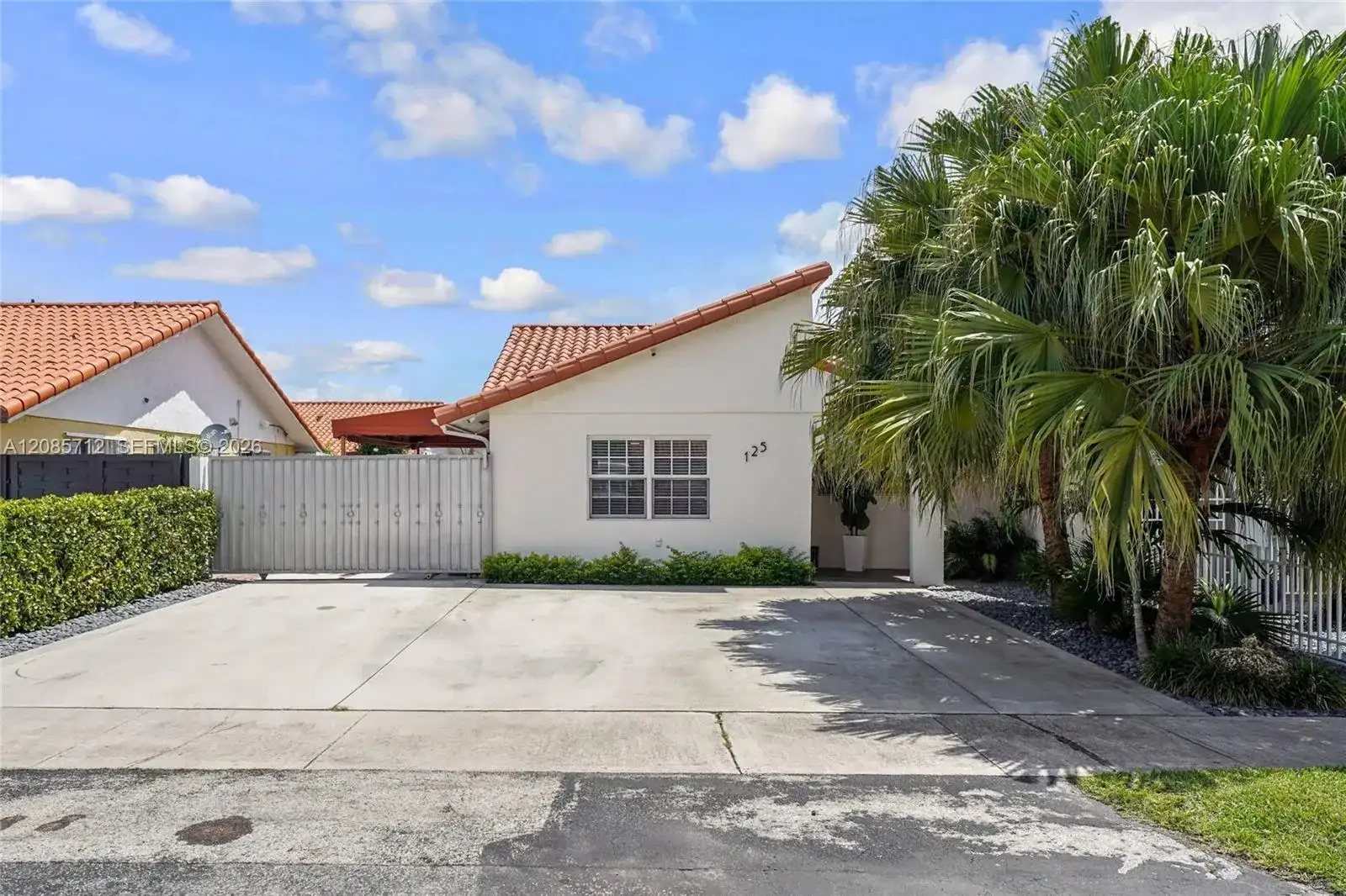 125 SW 116th Ct, Sweetwater FL 33174