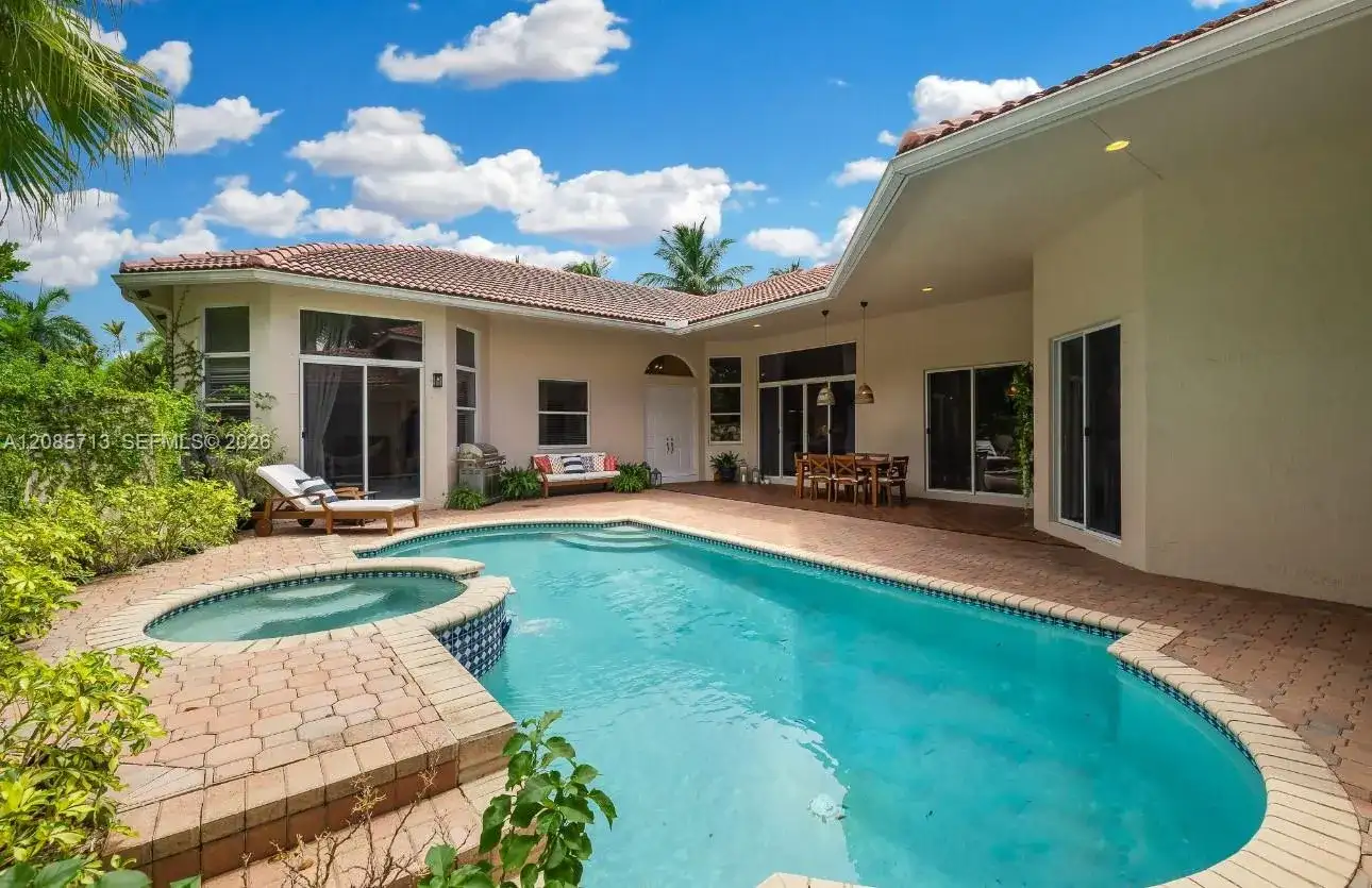 1604 Victoria Pointe Ln, Weston FL 33327 photo 3