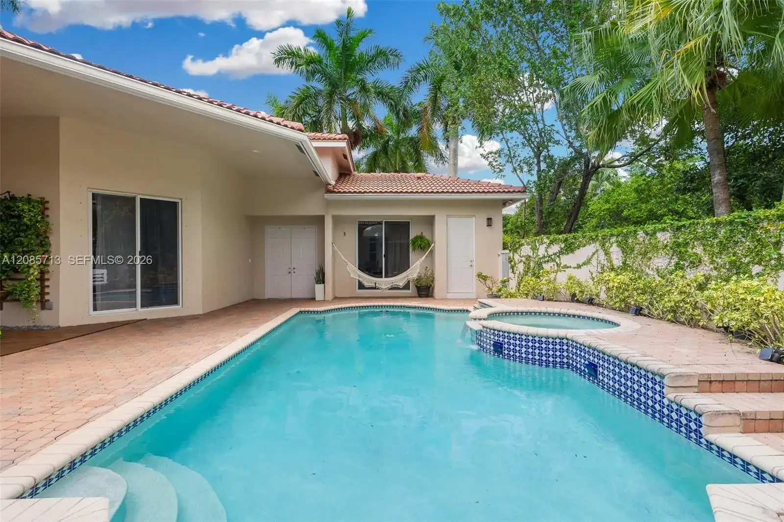 1604 Victoria Pointe Ln, Weston FL 33327 photo 4