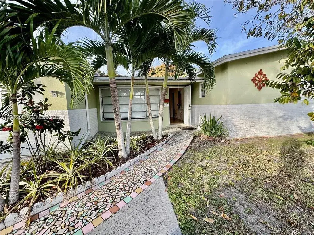 6481 Kimberly Blvd, North Lauderdale FL 33068