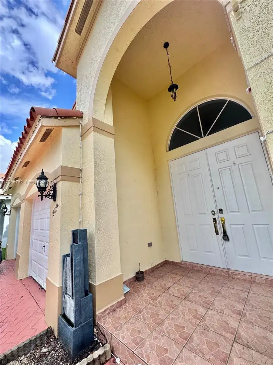 12864 NW 7th St, Miami FL 33182 photo 2