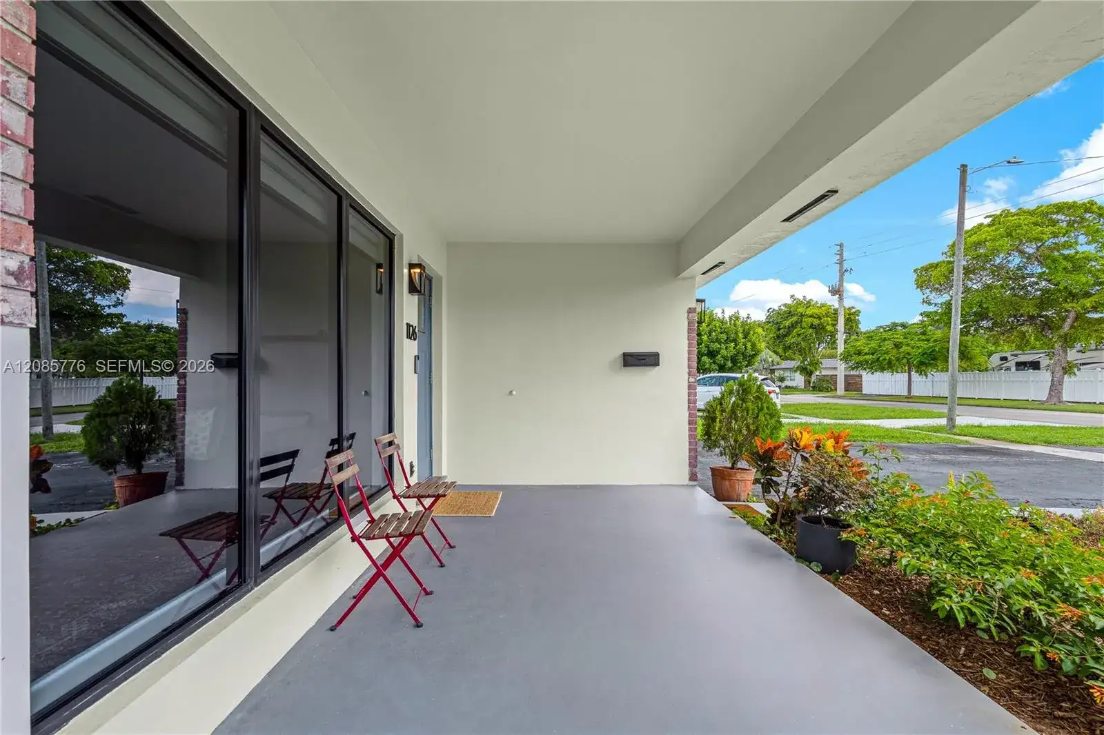 1126 E Hawthorne Cir, Hollywood FL 33021 photo 4