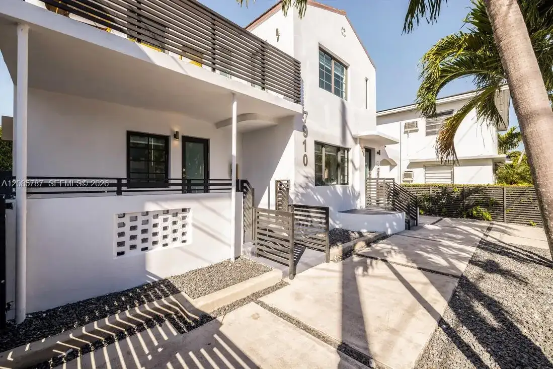 7910 Byron Ave, Miami Beach FL 33141 photo 3