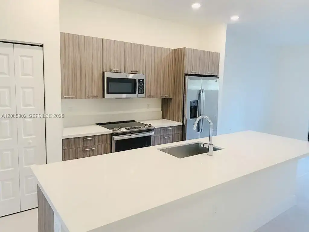 8151 NW 104th Ave # 4, Doral FL 33178 photo 2