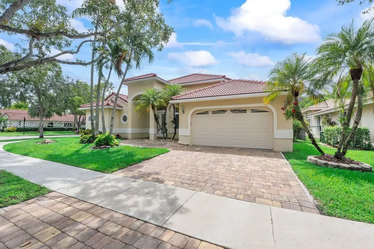 900 Spoonbill Cir, Weston FL 33326 photo 2