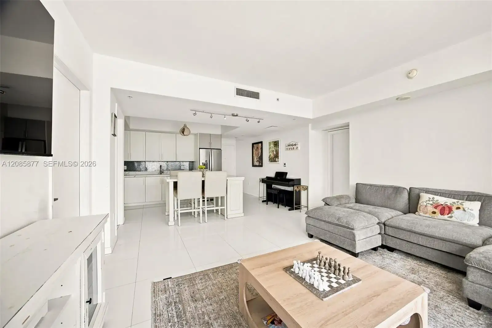 92 SW 3rd St # 2004, Miami FL 33130 photo 2