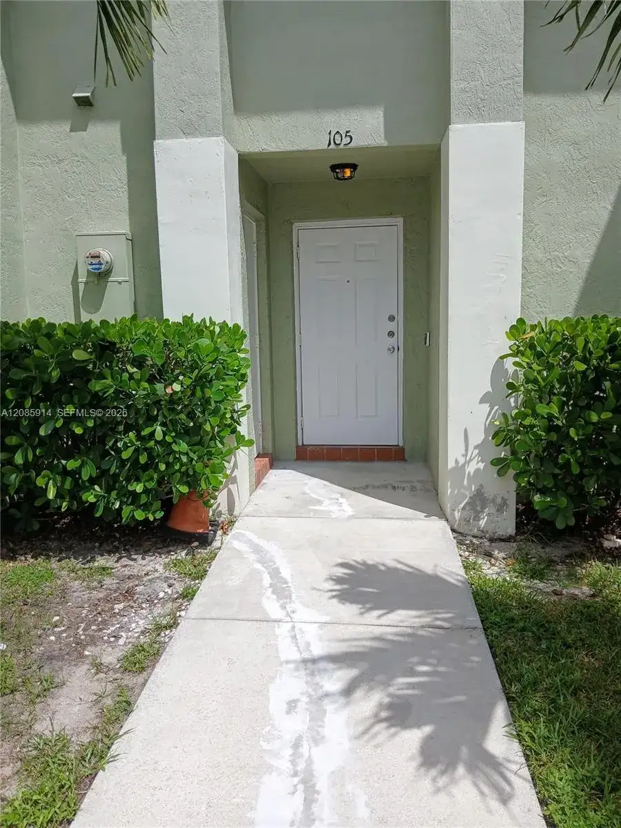 105 Hidden Ct Rd # 3, Hollywood FL 33023 photo 2