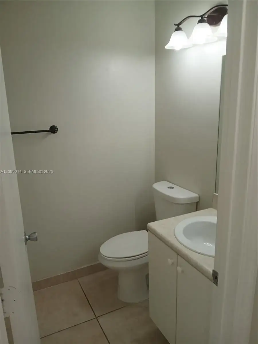 105 Hidden Ct Rd # 3, Hollywood FL 33023 photo 4