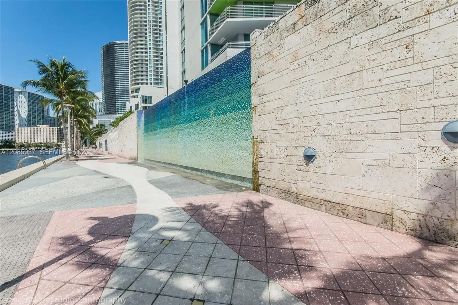 325 S Biscayne Blvd # 2114, Miami FL 33131 photo 2