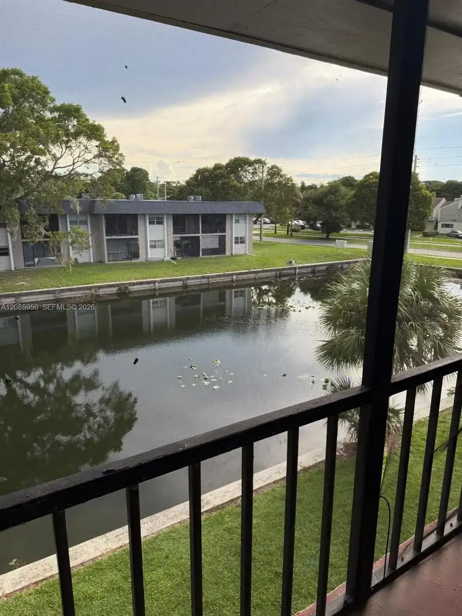 8040 N Colony Cir N # 304, Tamarac FL 33321