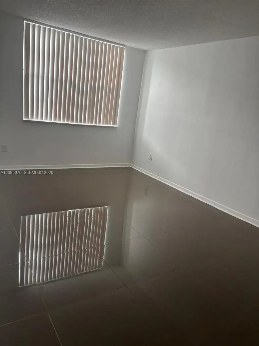 486 NW 165th St Rd # 308, Miami FL 33169 photo 2