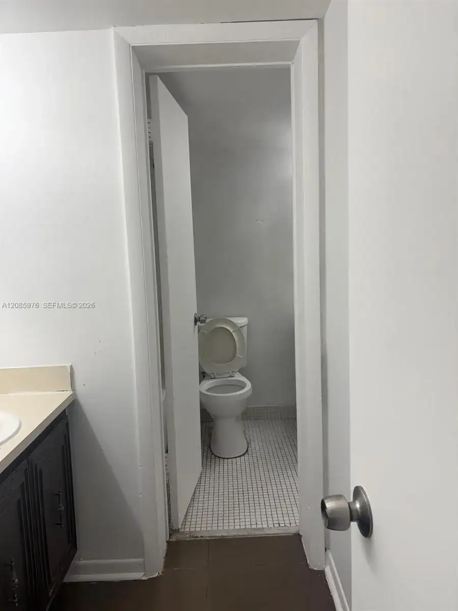 486 NW 165th St Rd # 308, Miami FL 33169 photo 4